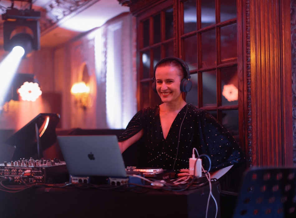 DJ Сесиль Плеже